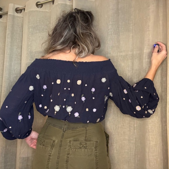 Floral Embroidered Top - Picture 4 of 6